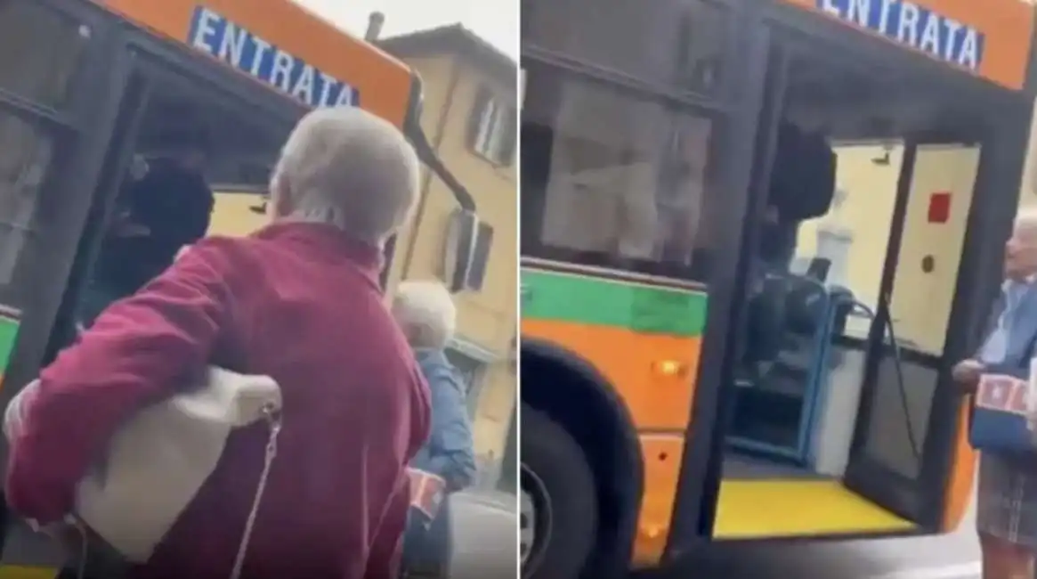 autista fa scendere un gruppo di anziani dal bus a como