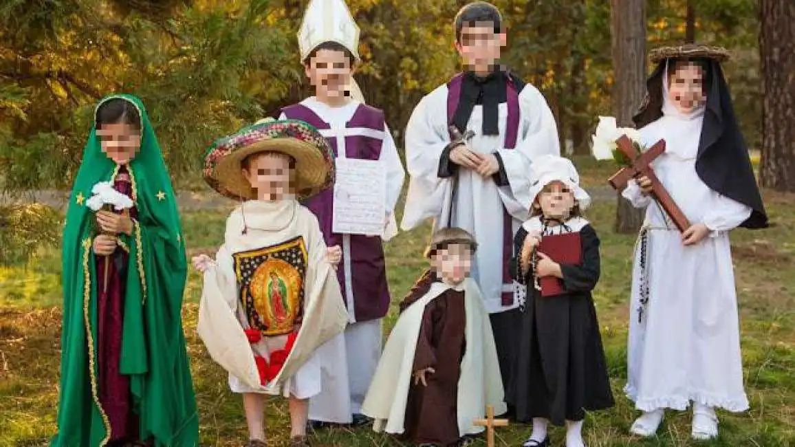 bambini travestiti da santi 