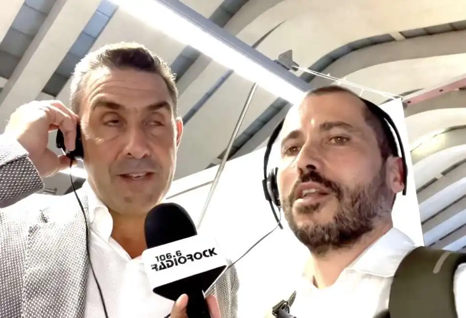 il generale roberto vannacci canta la locomotiva di guccini - radio rock 9 