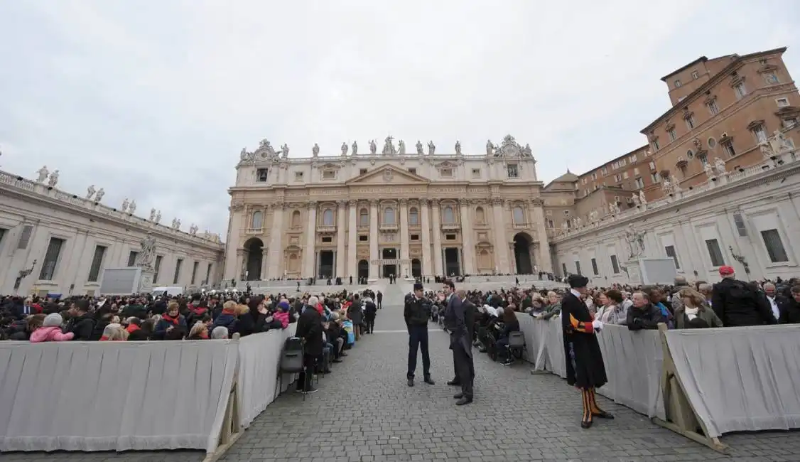 udienza papa francesco bergoglio piazza san pietro