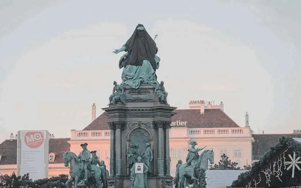 islamizzata la statua di maria teresa d austria 