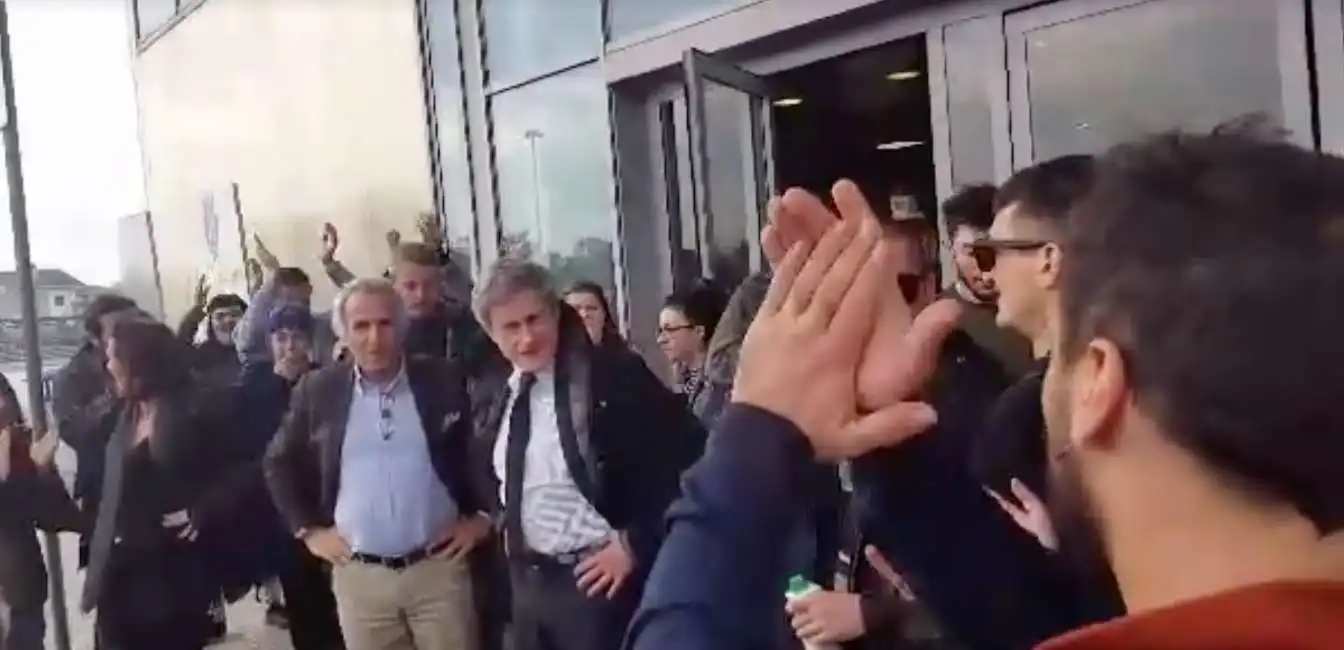 alemanno cori all autogrill 