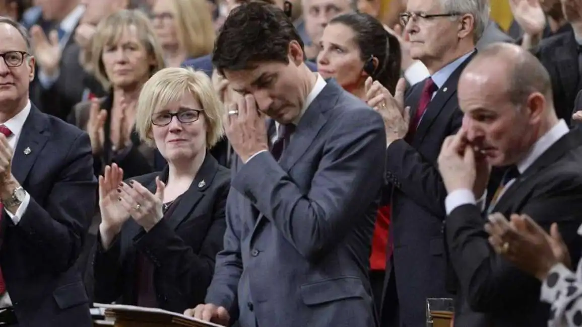 trudeau in lacrime si scusa per i gay epurati dagli uffici statali