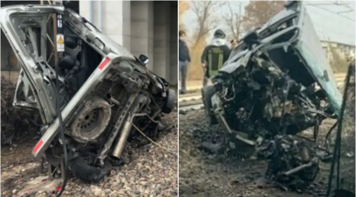 un pulmino per disabili finisce sui binari della ferrovia a parma 