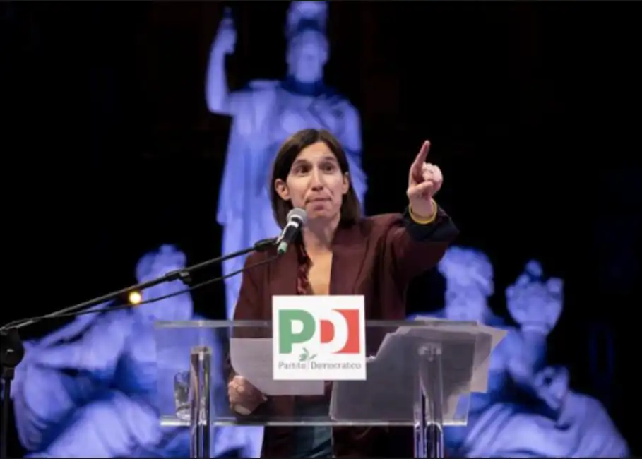 elly schlein piazza del popolo manifestazione