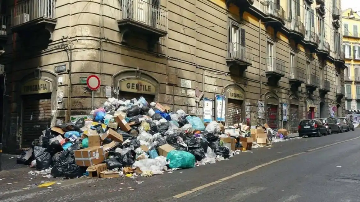 napoli monnezza immondizia