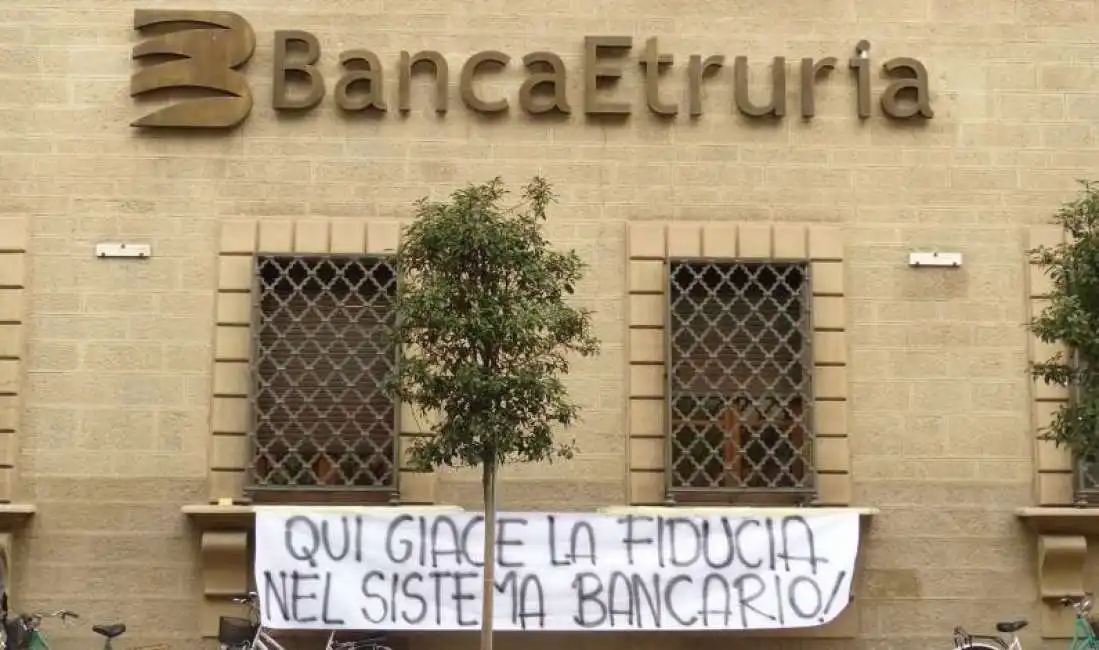 banca etruria manifestazione protesta