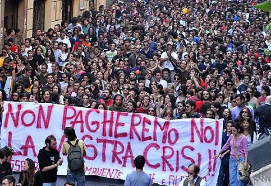 corteo giovani studenti manifestazione