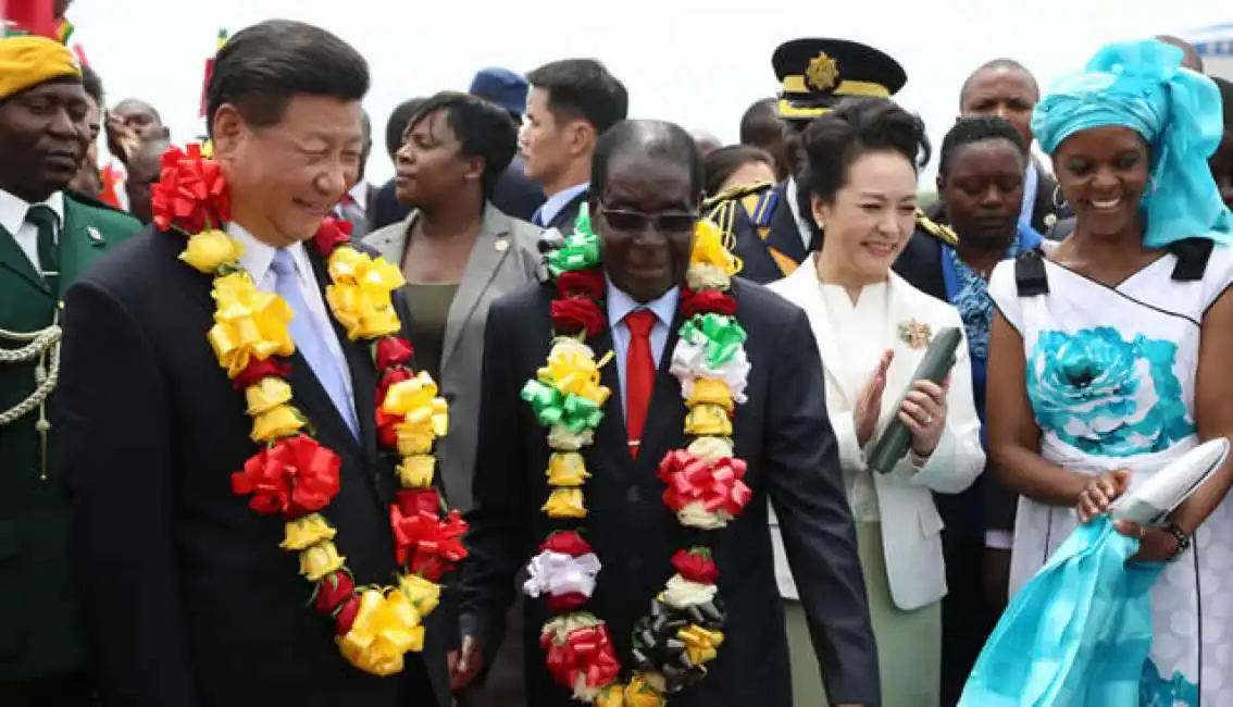 xi jinping con mugabe in zimbabwe