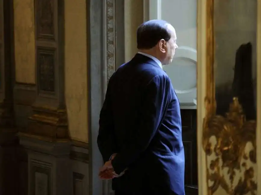 berlusconi spalle