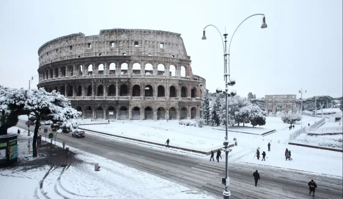 neve colosseo inverno