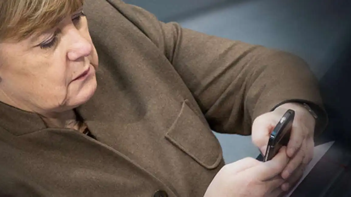 angela merkel iphone