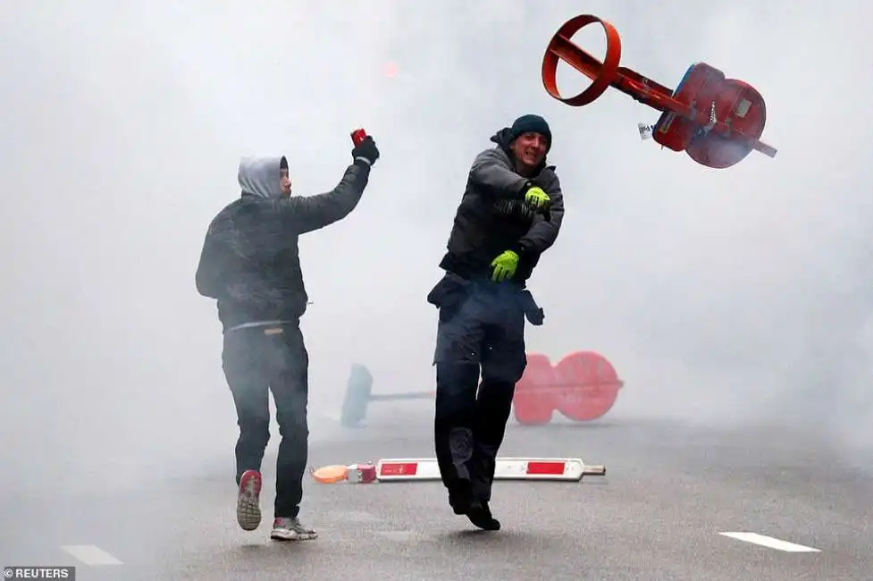 corteo estrema destra bruxelles global compact