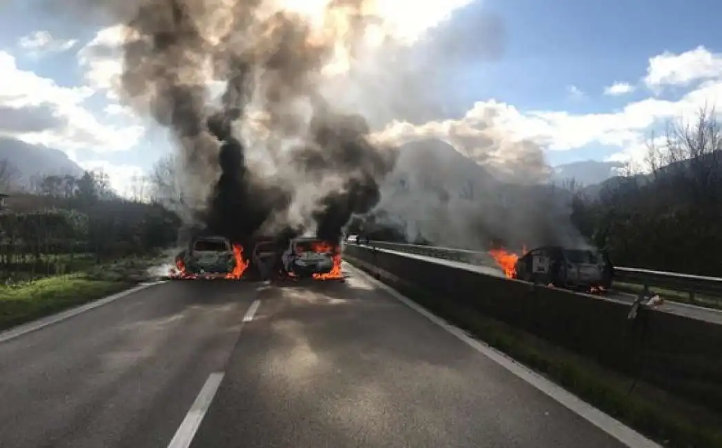 rapina a un portavalori tra avellino e salerno