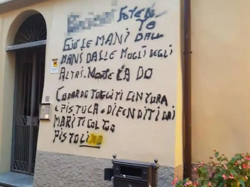 bellano - scritte contro il maresciallo