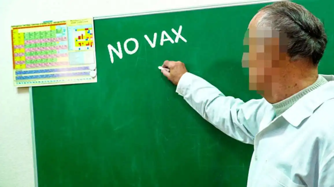 prof professore no vax scuola