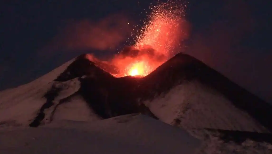 eruzione etna novembre 2023