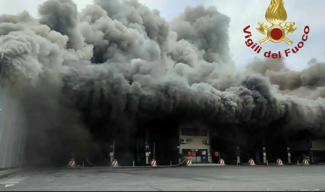 incendio alla discarica di malagrotta - roma