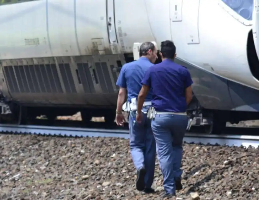 treno investe persona persone 