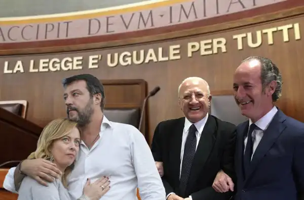 giorgia meloni matteo salvini luca zaia vincenzo de luca tribunale