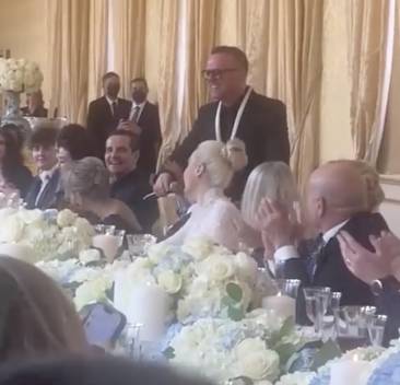 gigi d'alessio canta al matrimonio berlusconi fascina