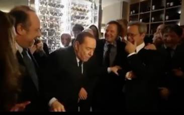 silvio berlusconi racconta la barzelletta di carletto e la contessina 