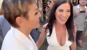 francesca pascale e paola turci arrivano al municipio di montalcino  - video corriere