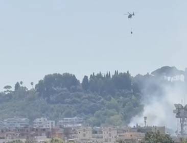 elicotteri dei pompieri in azione a roma