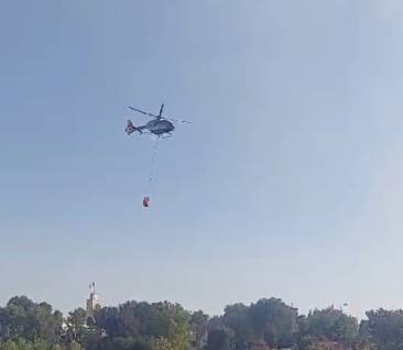 elicotteri dei pompieri in azione a roma