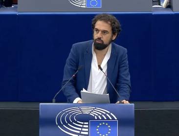 intervento di dino giarrusso al parlamento europeo sull'emergenza migranti