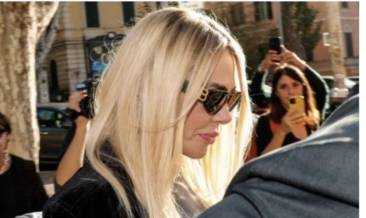 ilary blasi arriva in tribunale