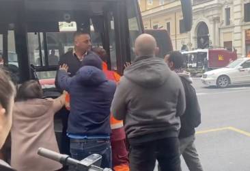 autista atac si incazza nel traffico di roma